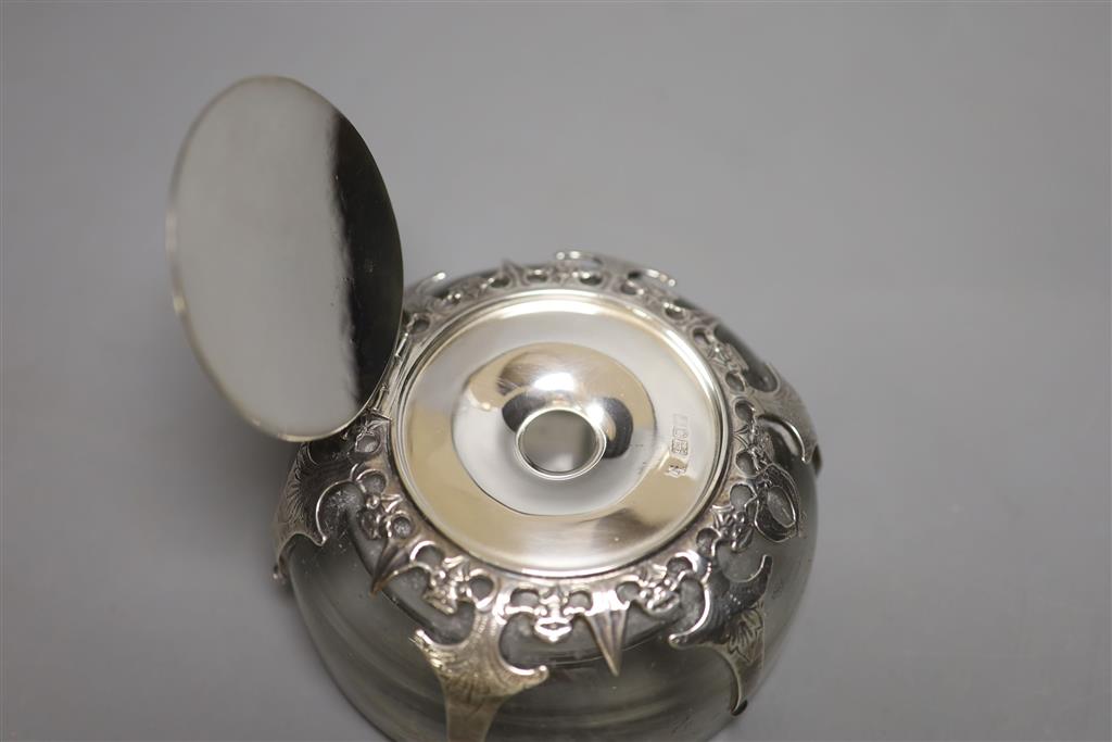 An Edwardian silver mounted domed glass inkwell, London, 1901, base diameter 12.3cm.